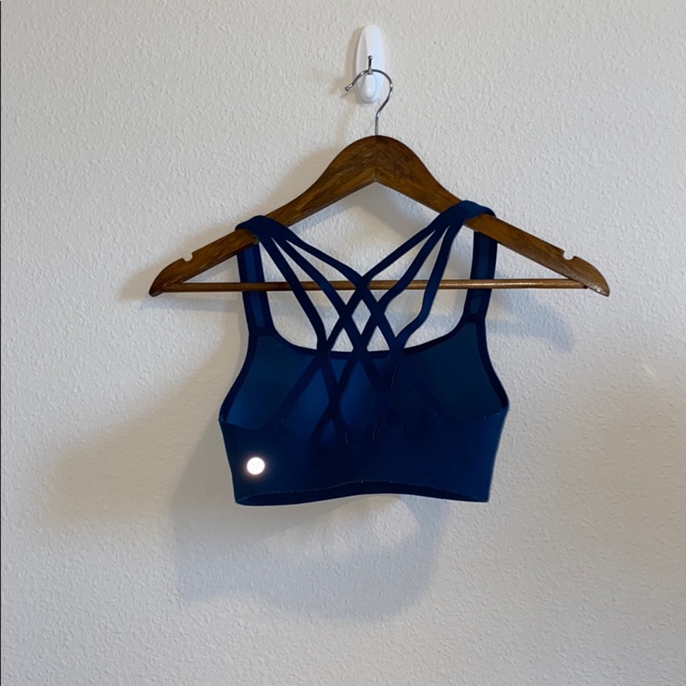 Lululemon Sports Bra Size 2 - Picture 2 of 4